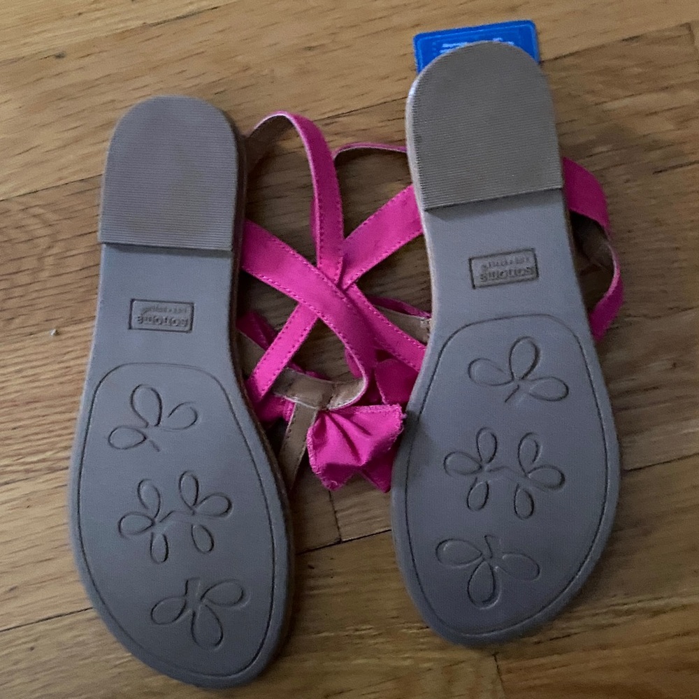 NWT Sonoma girls pink bow sandals. Size 4 (not toddler) - Picture 2 of 3